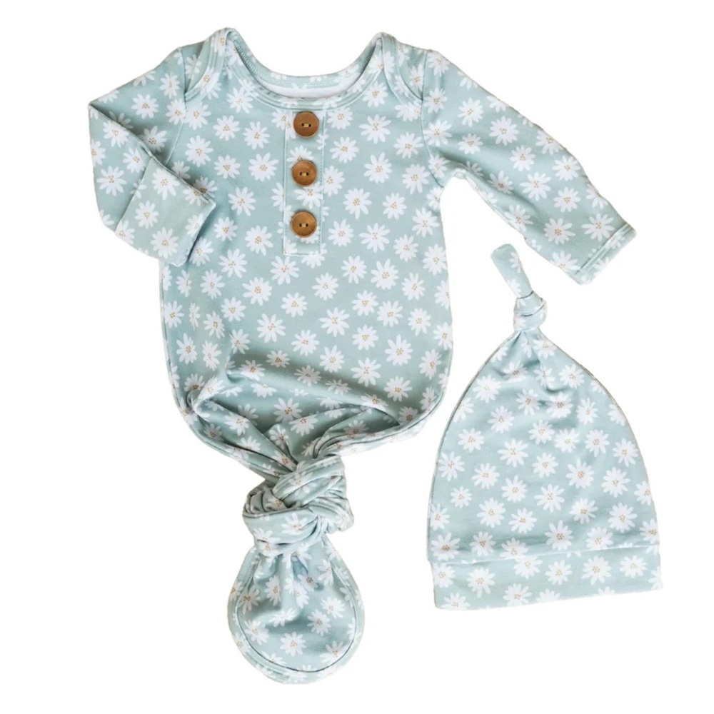 Caden Lane Soft Green Daisy Newborn Knot Gown, Hat & Bow. 0-3M/Fits 7-14lbs